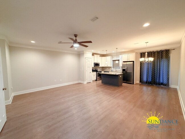 Building Photo - Stunning 3 Bedroom Tuscany Village Townhouse!