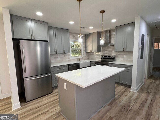 Building Photo - 3418 Pinehill Dr