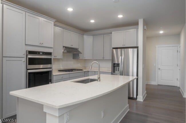 Foto del edificio - 2 Vanderbilt Blvd