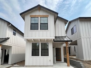 Building Photo - 9906 NE 46th Ct