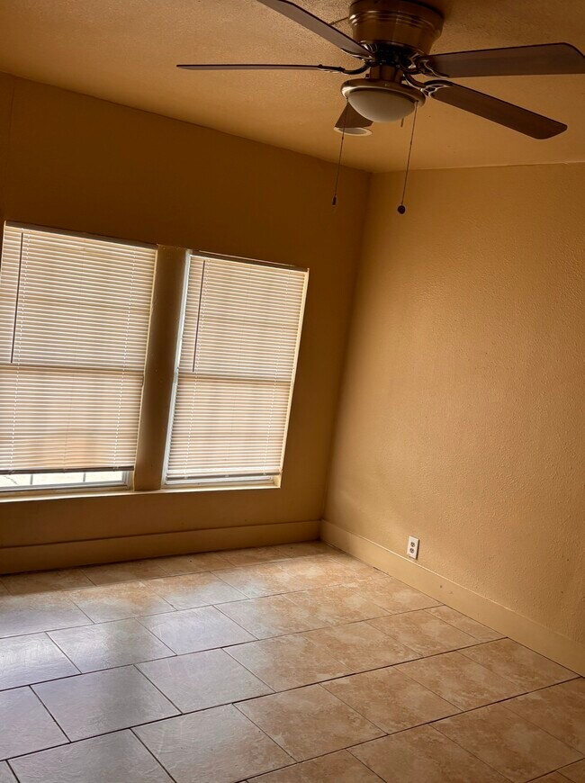 Foto del edificio - 3306 Westhampton Dr