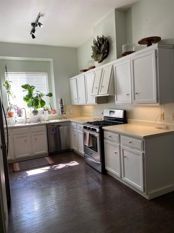 Building Photo - 9309 Roxanna Dr