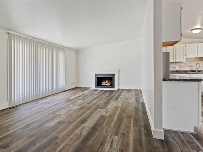 Foto del edificio - Murray beautiful 4 bed 2.5 bath family home