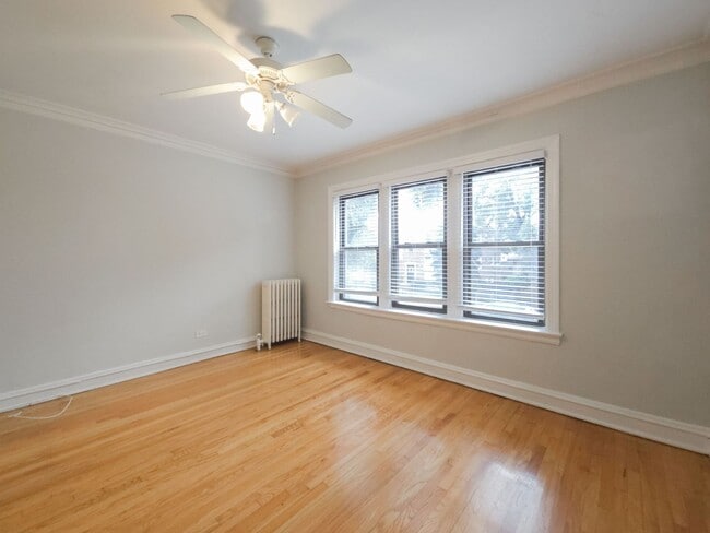 Building Photo - 2342 W School St