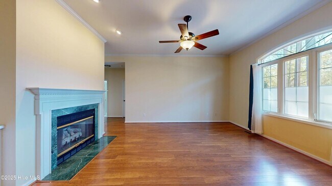 Foto del edificio - 100 Tamarisk Ln