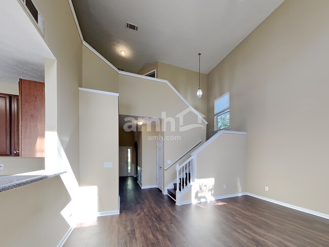 Foto del edificio - 1530 Parkcrest Ln