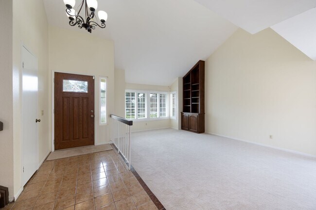 Foto del edificio - Spacious 2 Story House in cul-de-sac with ...
