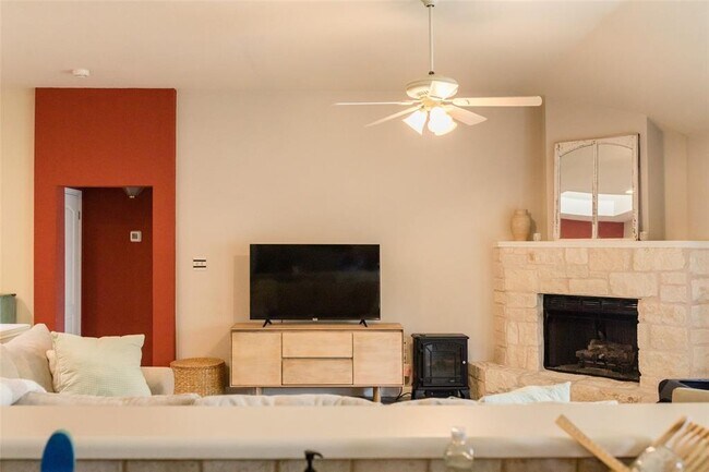 Building Photo - 6925 Beatty Dr
