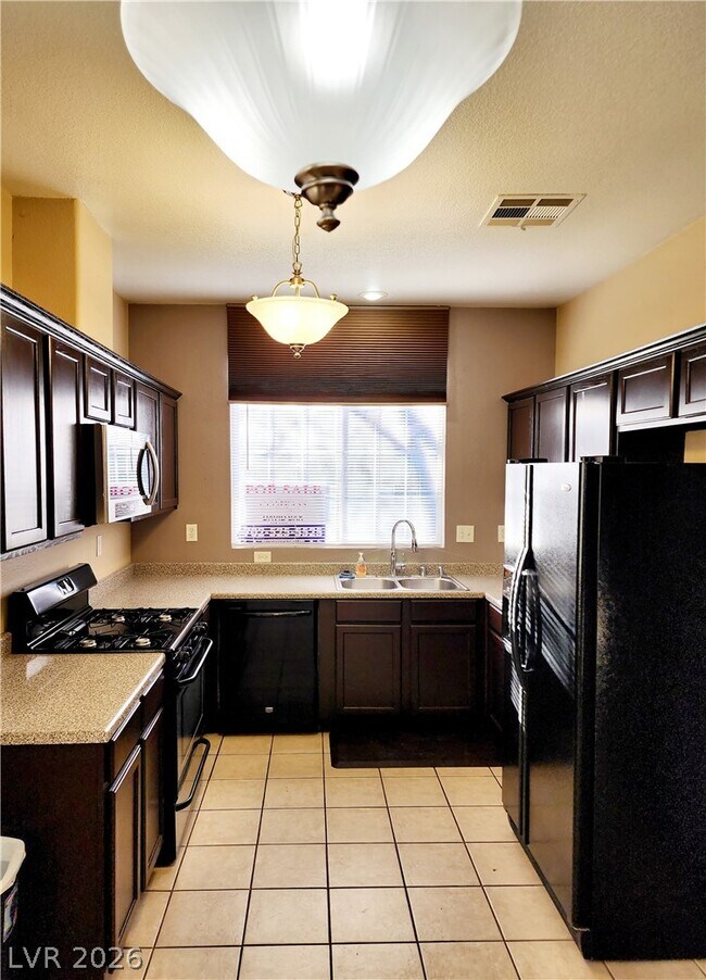 Foto del edificio - 1862 Windward Ct