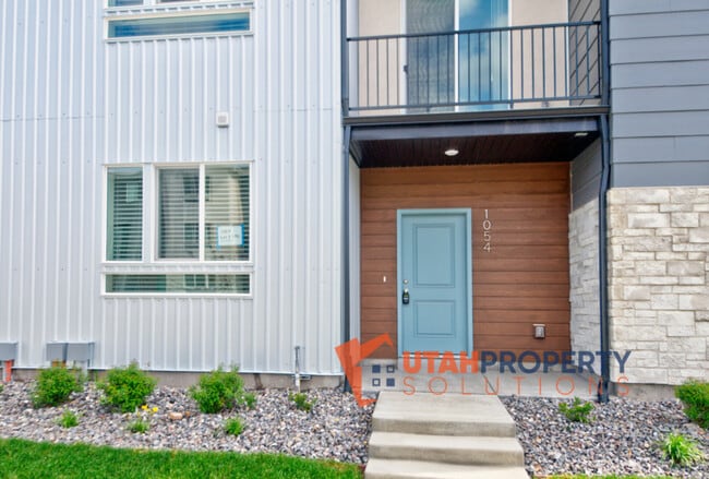 Building Photo - 1054 W 430 S