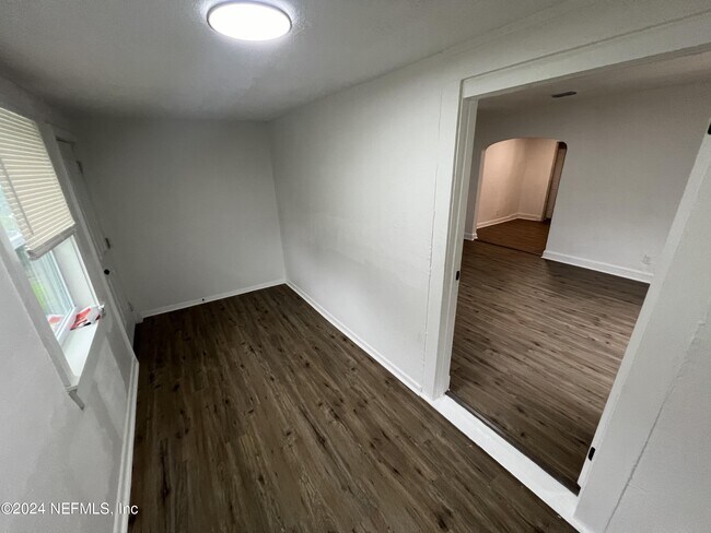Building Photo - 451 Long Branch Blvd