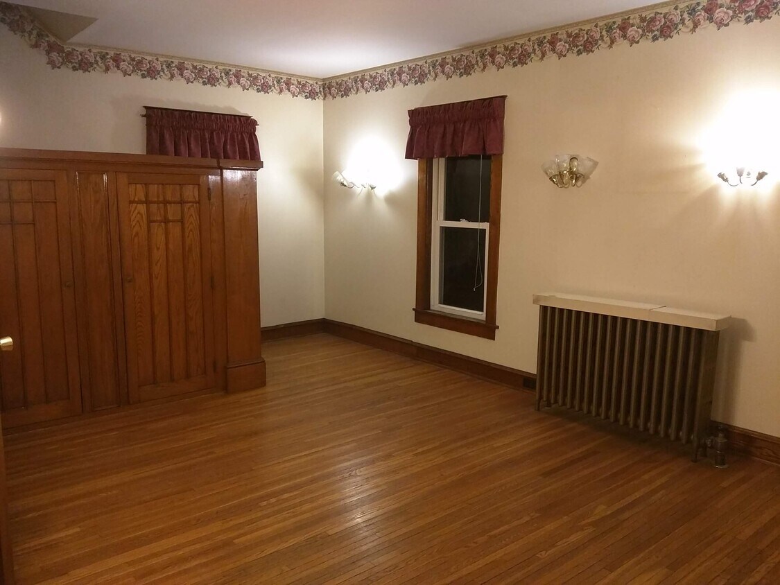 Living room - 103 West St