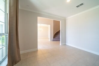 Building Photo - 4706 Llano Lp