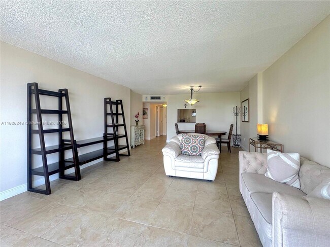 Foto del edificio - 2851 NE 183rd St