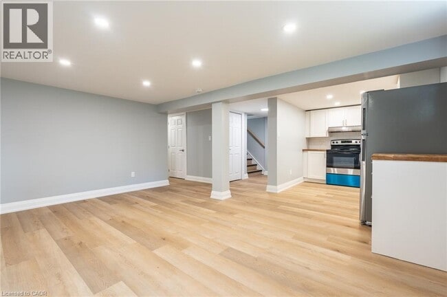 Building Photo - 229 W 33rd St