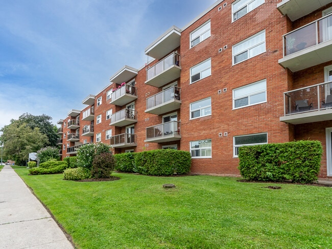 Building Photo - L&#039;Alpin Apartments