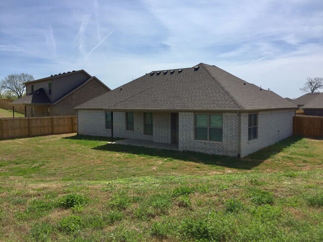 Foto del edificio - 3 Bedroom 2 Bath Home For Rent Rogers. Ava...