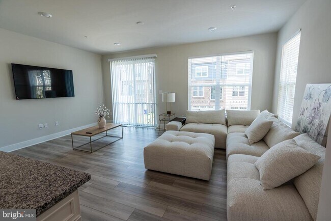 Foto del edificio - 6917 Waterbury Pl