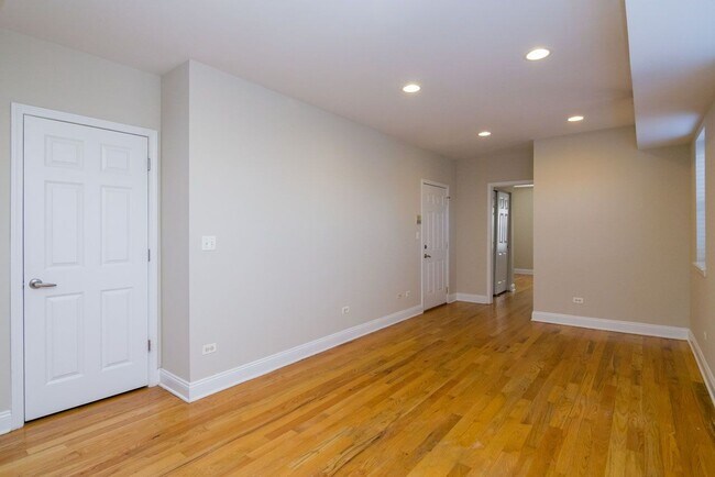 Building Photo - 6509 N Claremont Ave