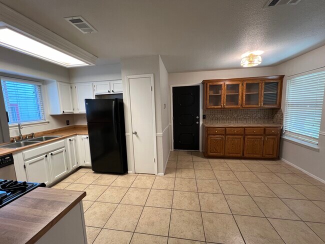 Building Photo - 4414 Molokai Dr