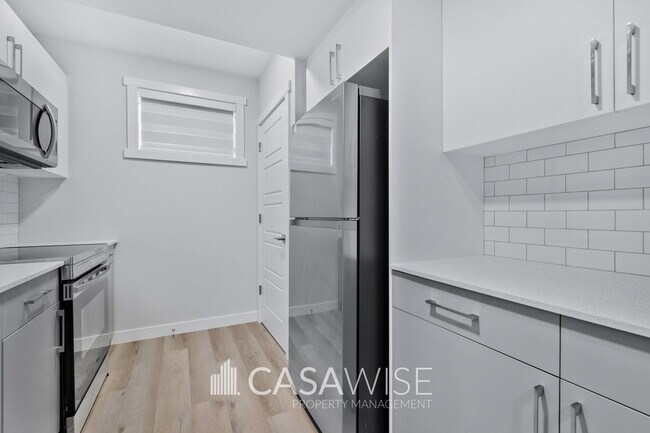 Photo du bâtiment - 8023 Cedric Mah Rd