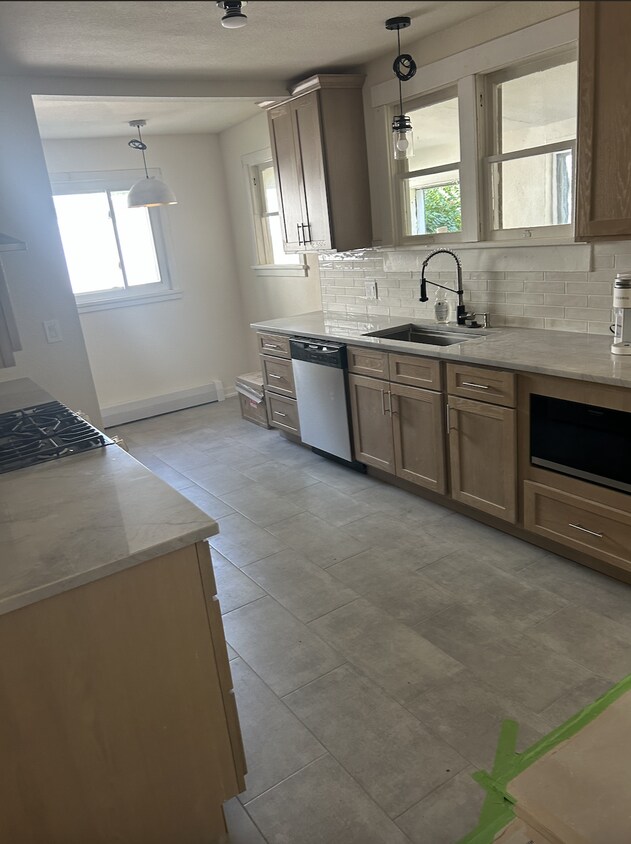 Beautiful Single Family Home Available Now! - Beautiful Single Family Home Available Now!