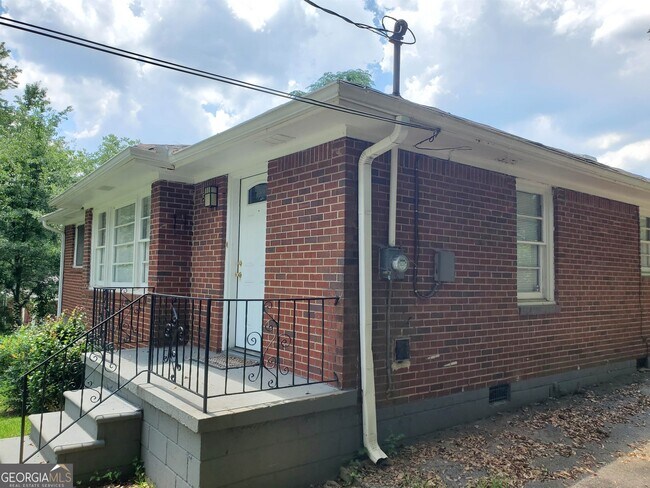 Foto del edificio - 5573 Cypress Dr