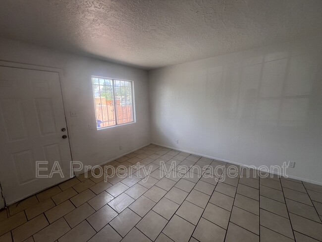 Foto del edificio - 8200 Copper Ave NE