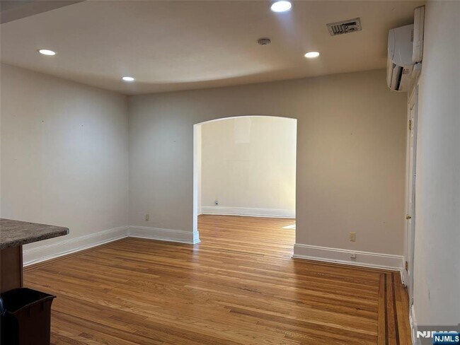Foto del edificio - 731 A Anderson Ave