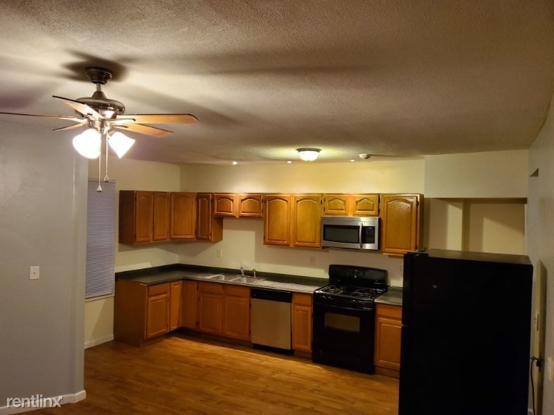 Primary Photo - 2 br, 1 bath Apartment - 104 Dudley St