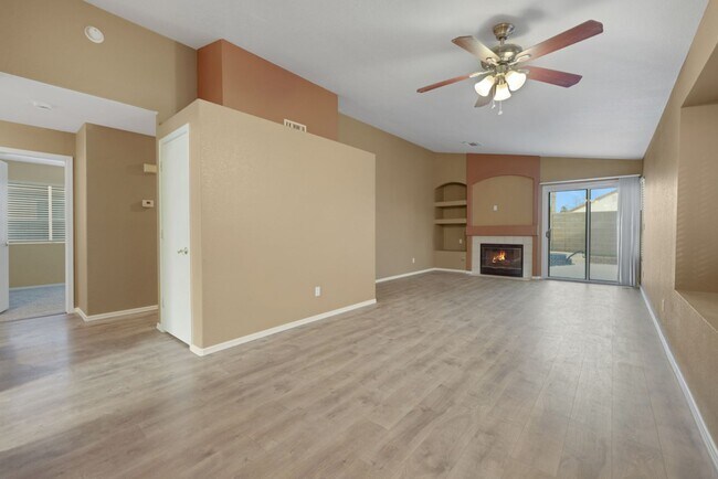 Foto del edificio - Single Story with a pool