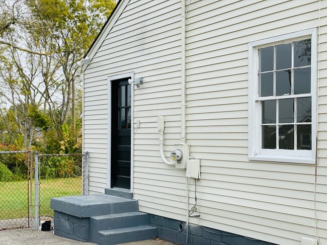 Side Entrance - 2306 Hammond Dr