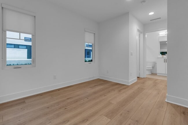 Foto del edificio - 2907 W Exposition Pl