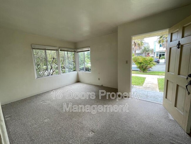 Building Photo - 859 Chalcedony St