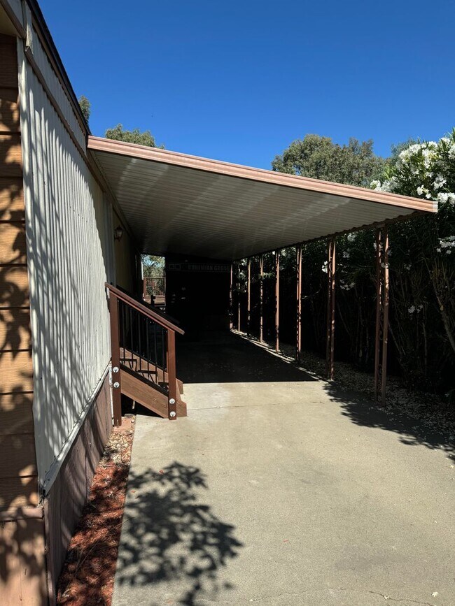 Building Photo - Enjoy Living at Lake Nacimiento