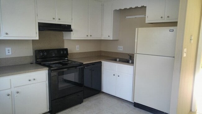 Building Photo - Brookwood Towns Apartment Homes