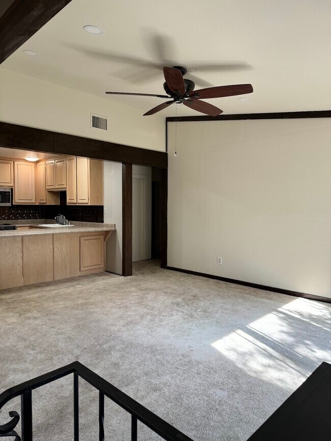 Building Photo - 10854 Paiute Way
