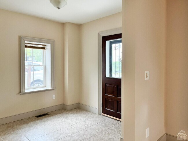 Building Photo - 122 2nd St