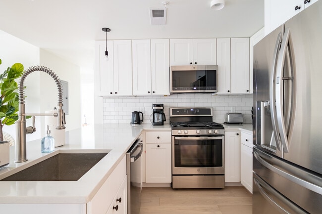 Building Photo - Flats on the Hill (Furnished Suites)