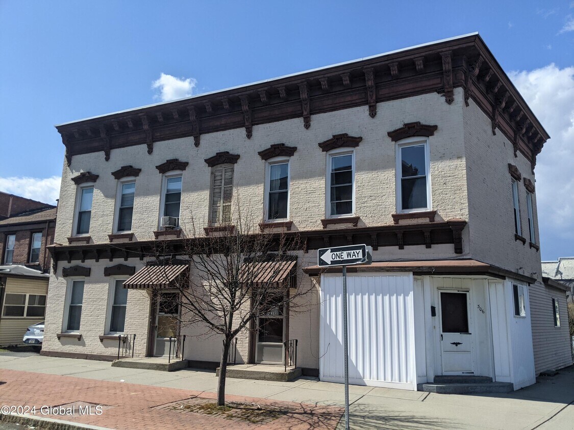 1835 3rd Ave, Watervliet, NY 12189 Room for Rent in Watervliet, NY