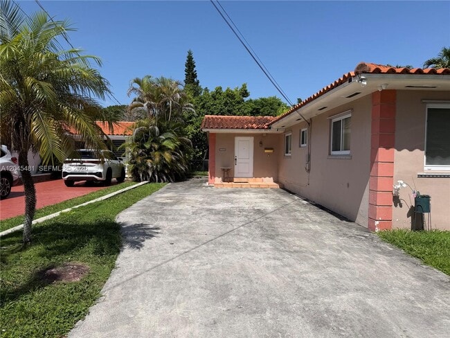 Building Photo - 2862 SW 38th Ave