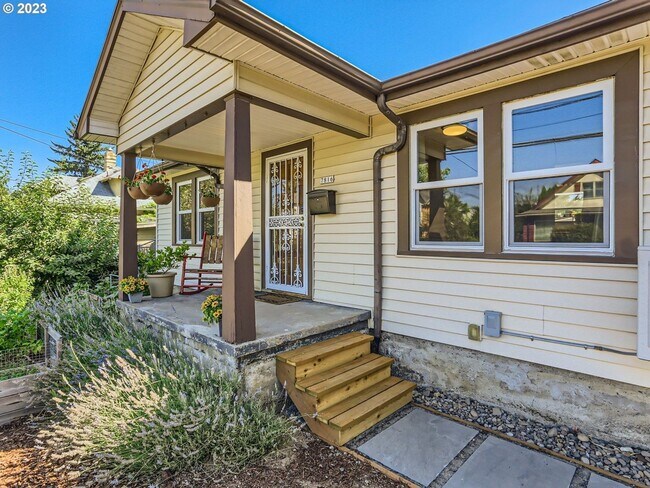 Building Photo - NORTH PORTLAND!  Charming 1920s Bungalow w...