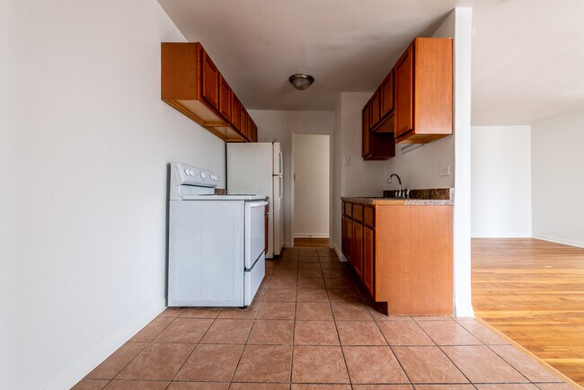 Building Photo - 8326-8332 S Ellis Ave