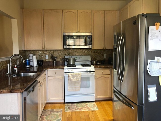 Building Photo - 4035 Hermitage Dr