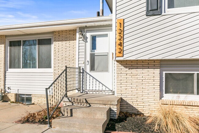 Building Photo - Beautifully Renovated 4-Bedroom Home