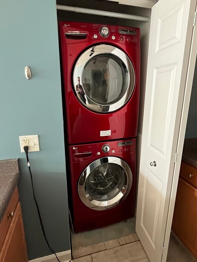 Foto del edificio - 400 W Ontario St