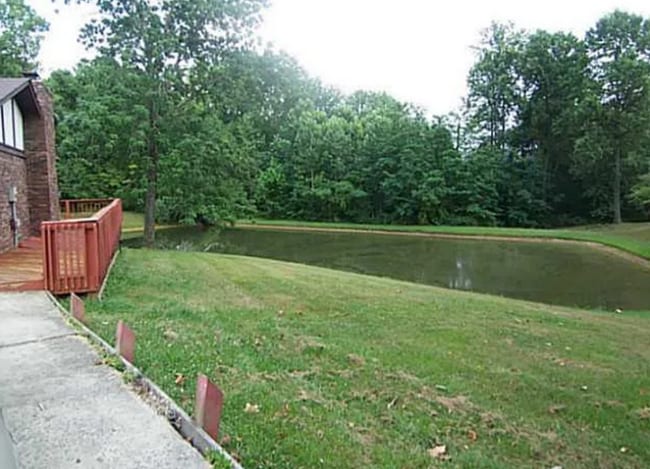 Foto del edificio - 1756 W Three Story Hill Rd