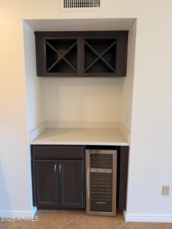 Foto del edificio - 7777 E Main St