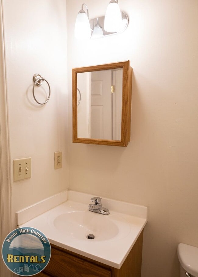 Building Photo - Highland Woods II - 3bd/3ba: Upscale Student-Living! Minutes To Downtown Boone and ASU!