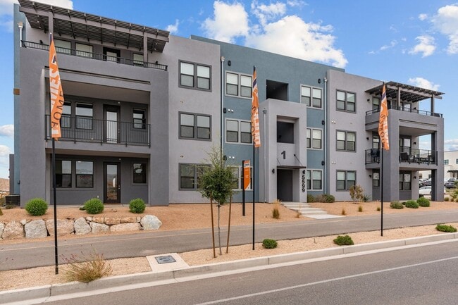 Building Photo - Desert Color Delight!